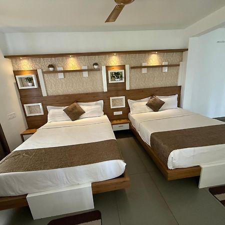 Honey Rock Hotel Kanthalloor Buitenkant foto