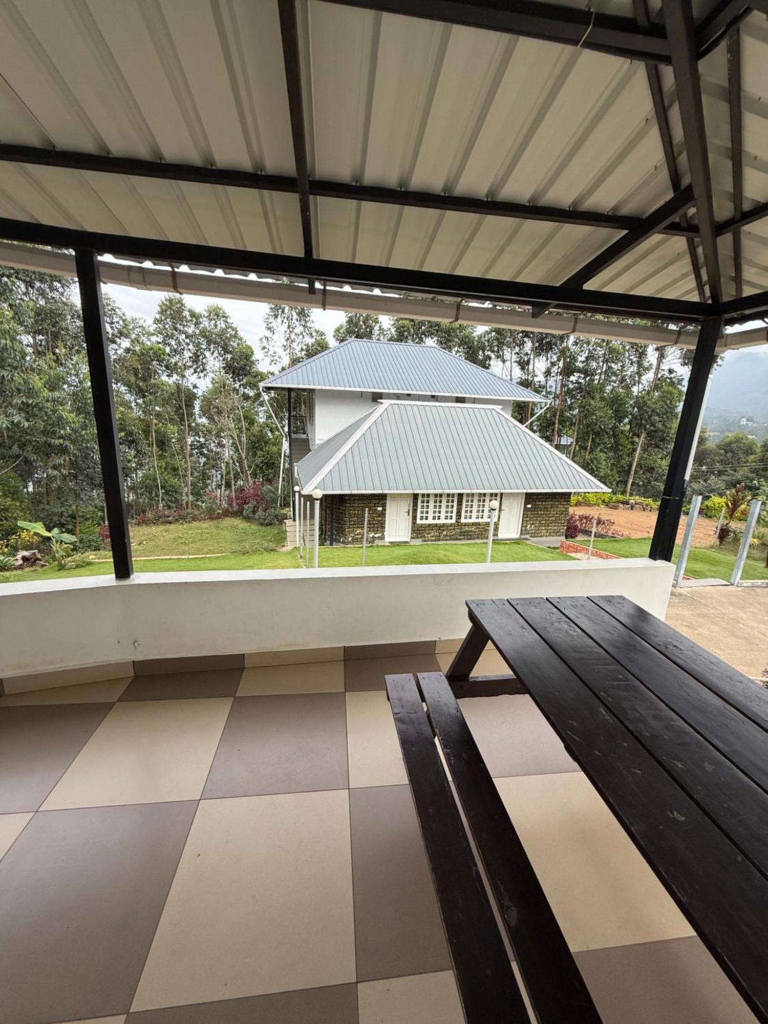 Honey Rock Hotel Kanthalloor Buitenkant foto