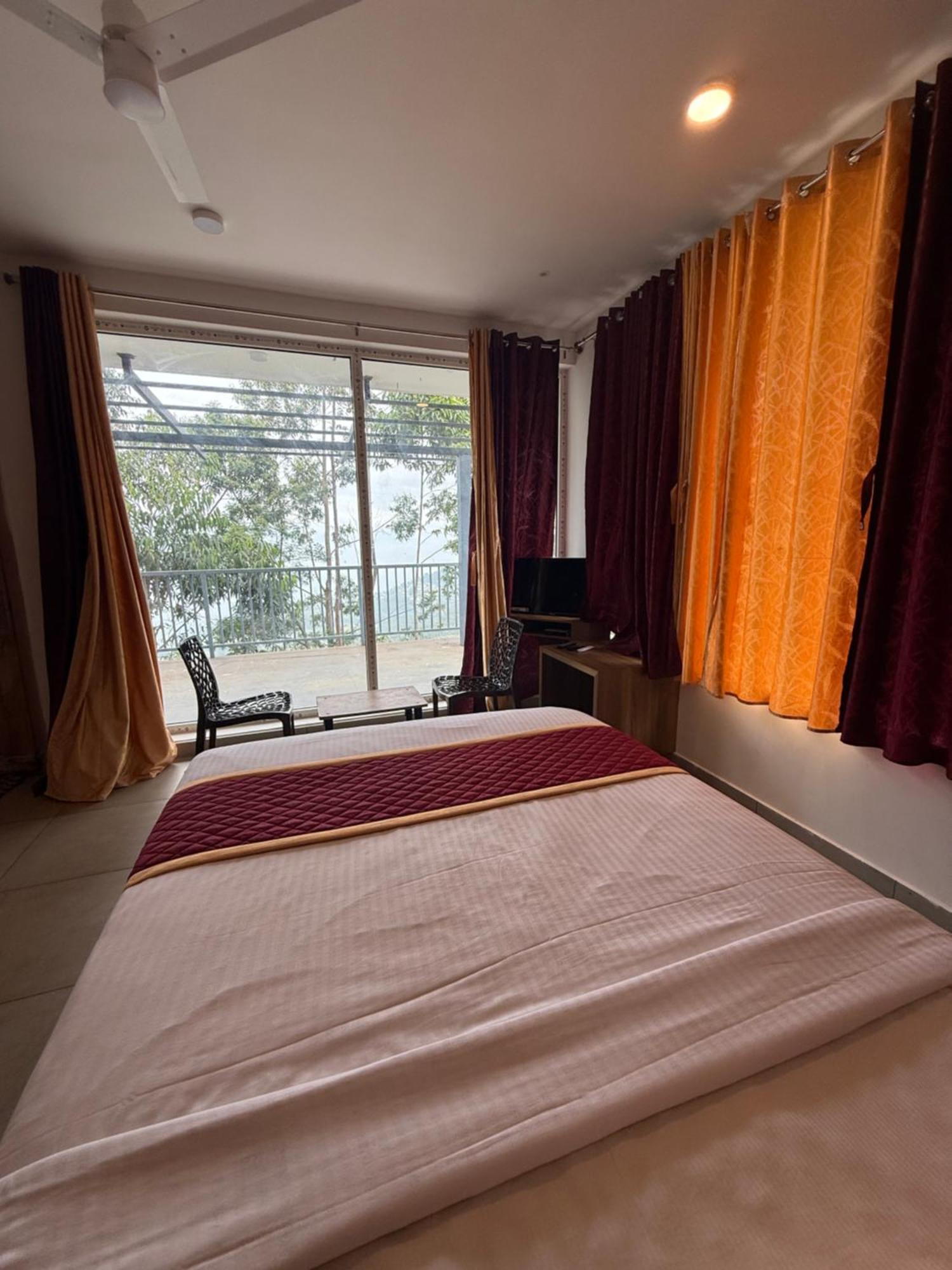 Honey Rock Hotel Kanthalloor Buitenkant foto