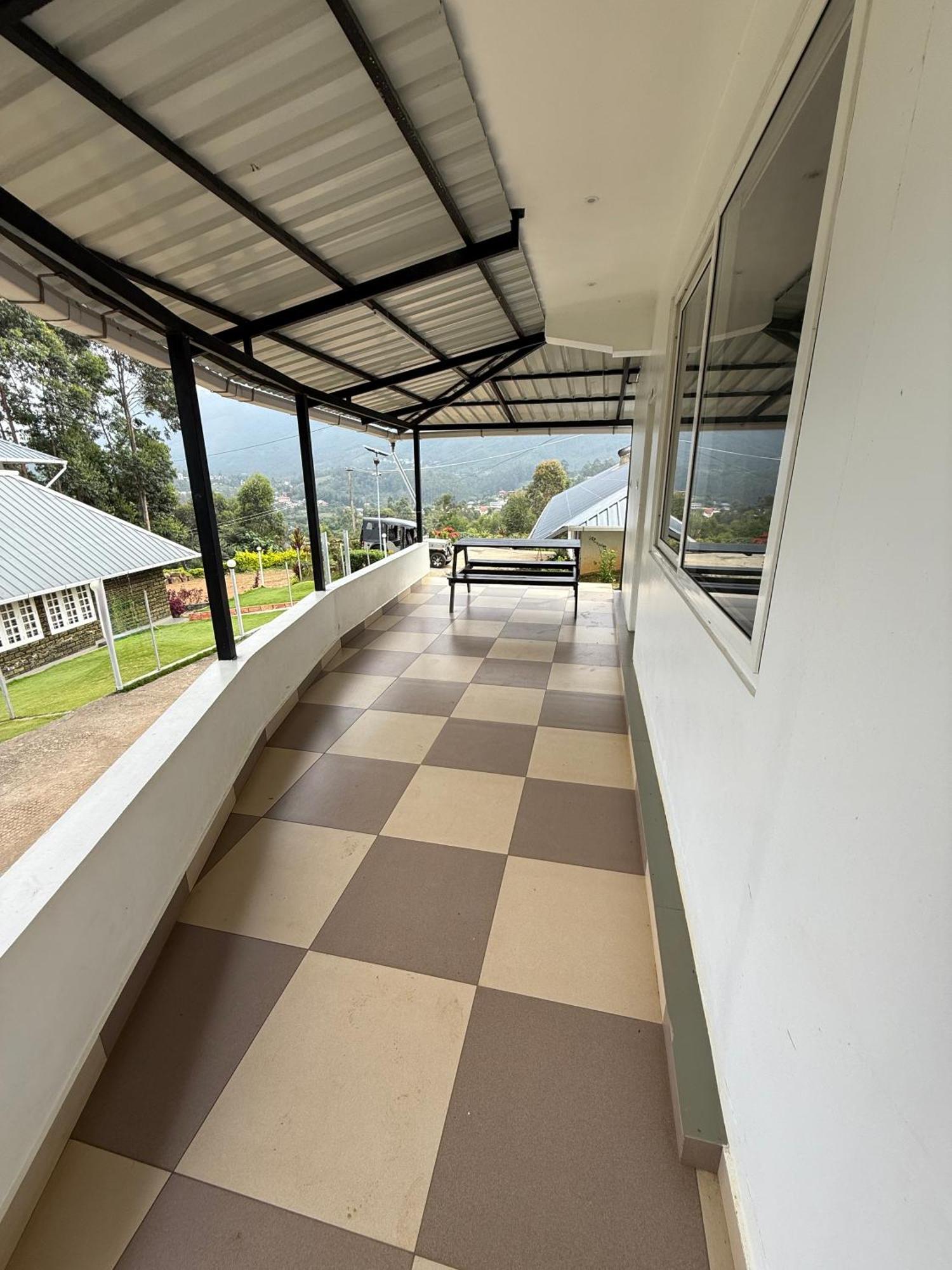 Honey Rock Hotel Kanthalloor Buitenkant foto