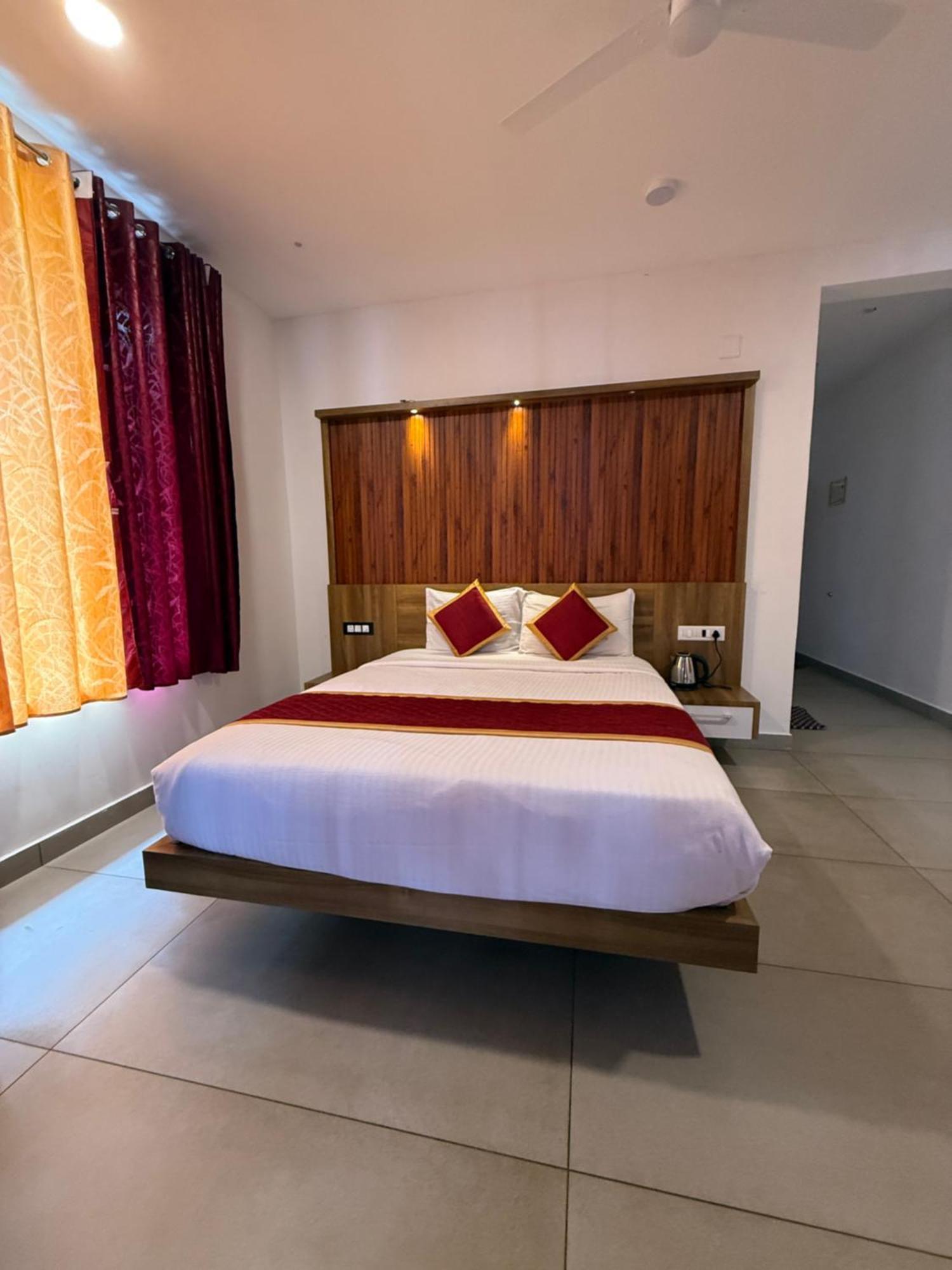 Honey Rock Hotel Kanthalloor Buitenkant foto