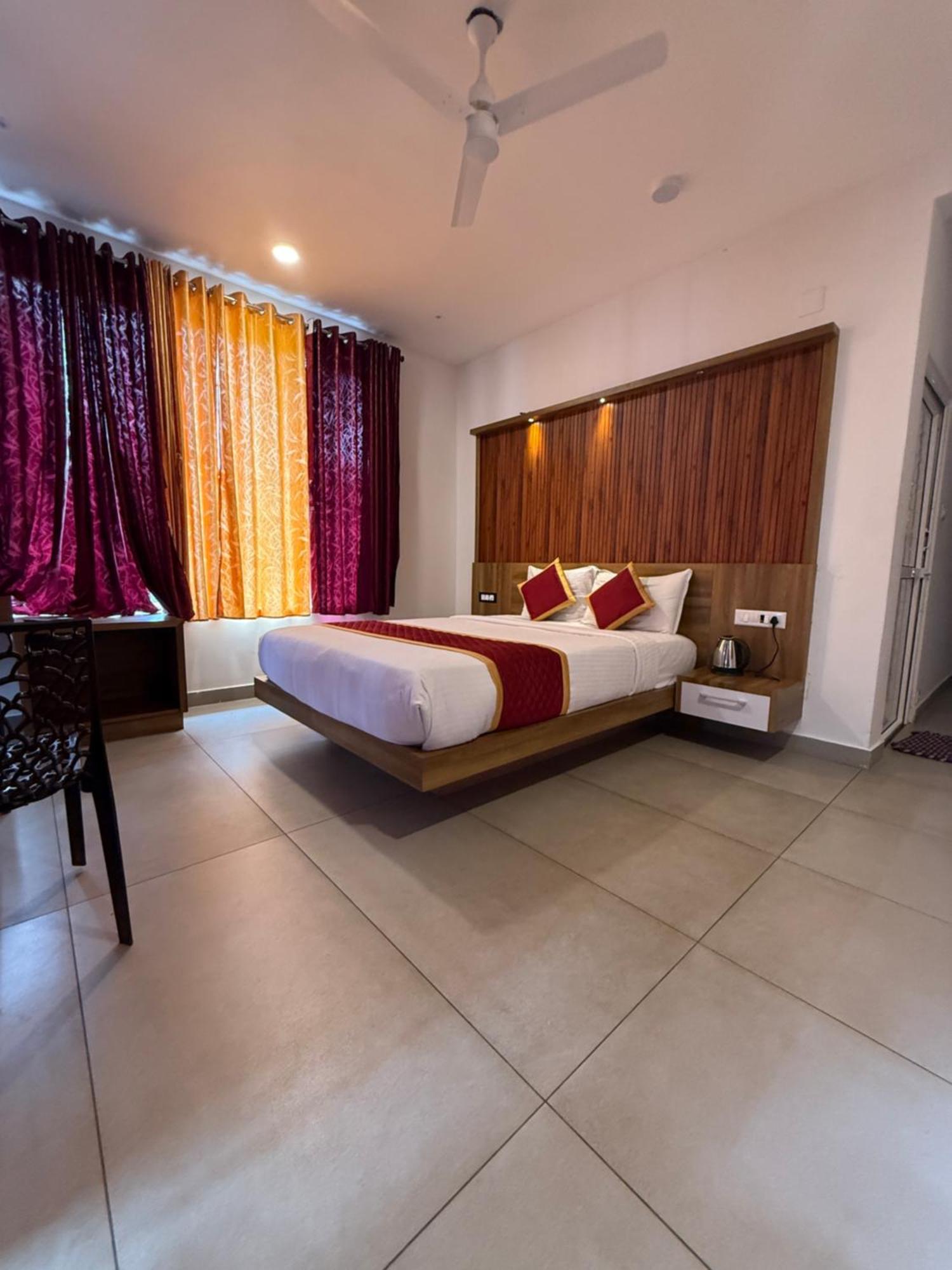 Honey Rock Hotel Kanthalloor Buitenkant foto