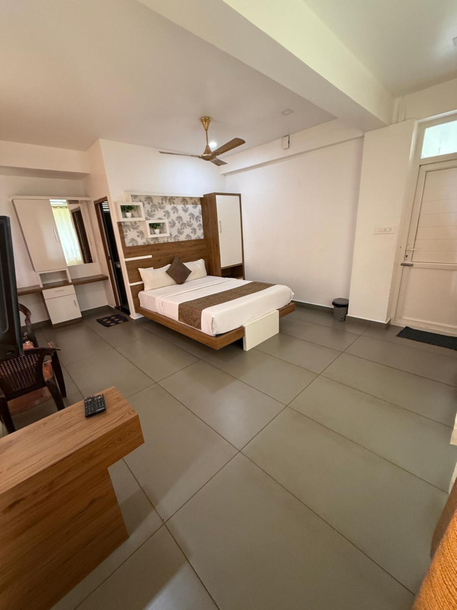 Honey Rock Hotel Kanthalloor Buitenkant foto