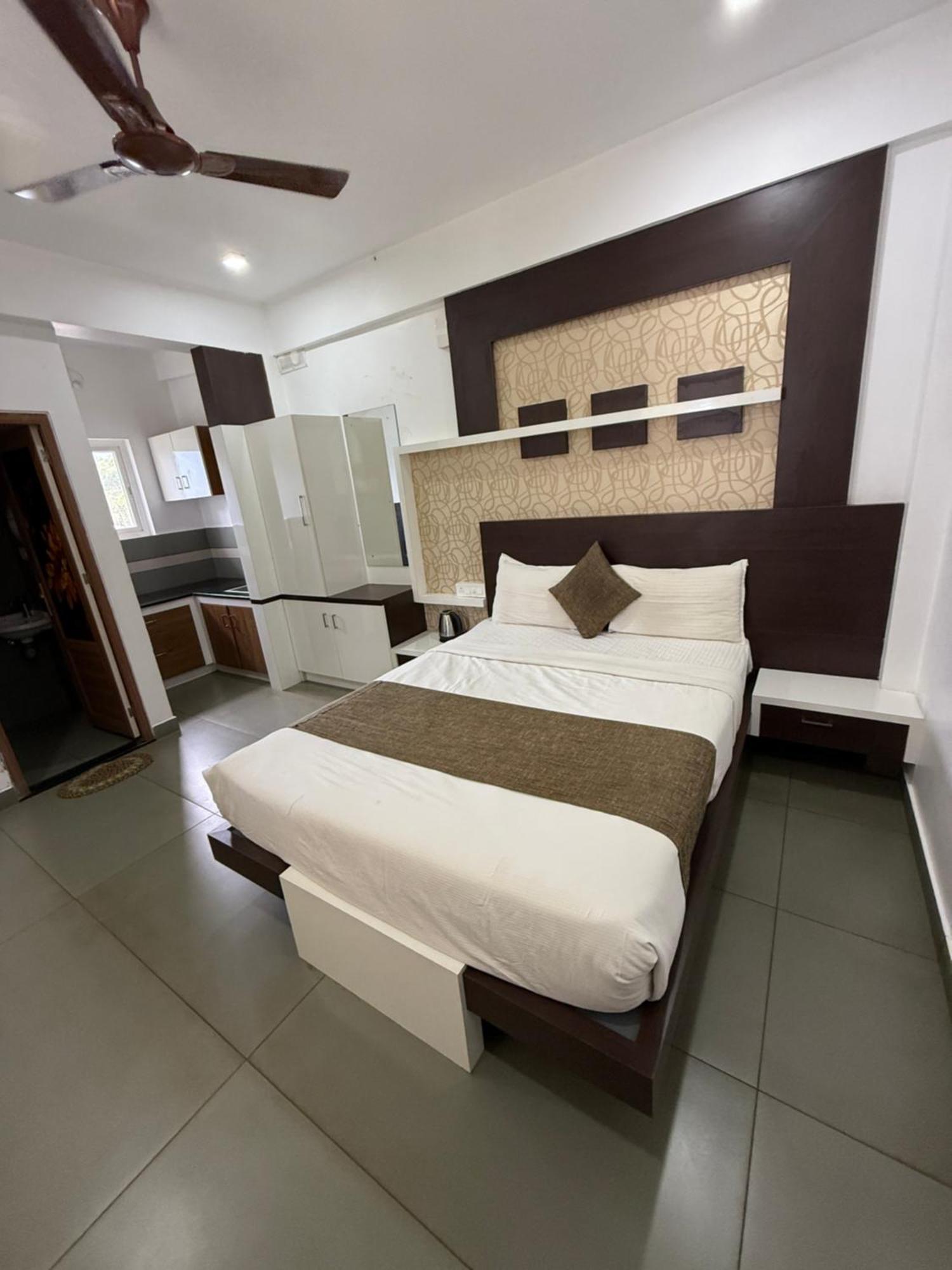 Honey Rock Hotel Kanthalloor Buitenkant foto
