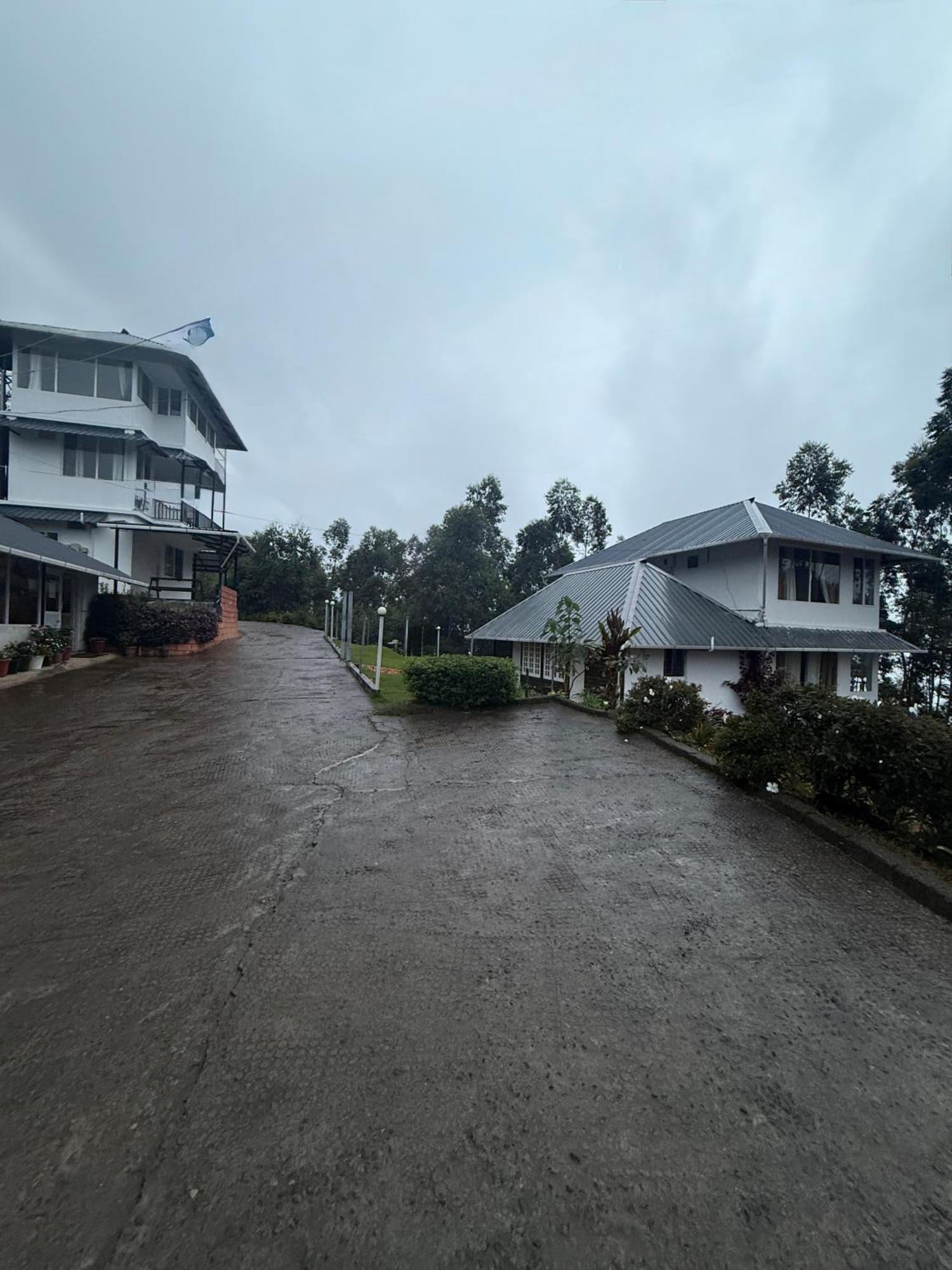 Honey Rock Hotel Kanthalloor Buitenkant foto