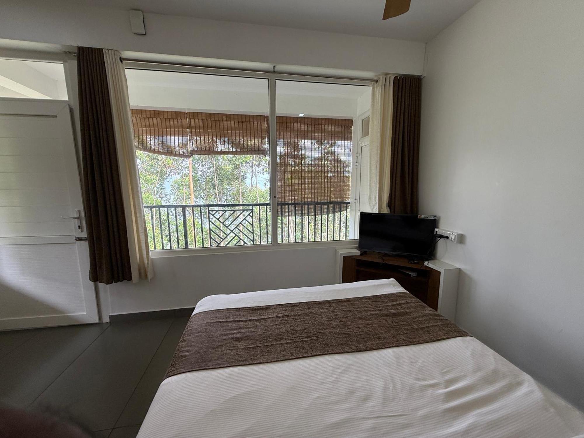 Honey Rock Hotel Kanthalloor Buitenkant foto